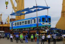 일본에서 기증한 양곤-만달레이 철도 열차 선적 도착