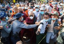 민족주의 불교단체 지도자 지지자 시위로 8명 기소