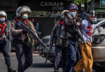 미얀마 경찰, 월간 채용 쿼터 미달 시 징계… 임금 및 조건 논란 미얀마 경찰 체포