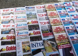 미얀마 언론인 첫번째 징역형 선고에 대해 비난 미얀마 현지 신문