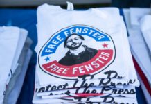 미국인 언론인 공판, 보석 신청 기각, 추가 혐의 기소