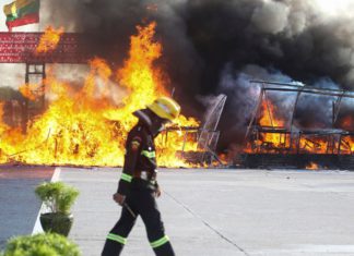 미얀마 군부정당 차량에서 마약 은폐 적발 미얀마 마약 소각