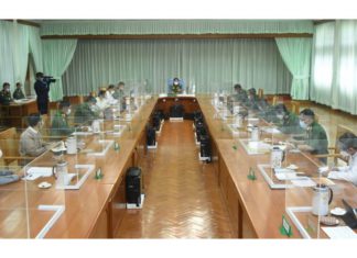 민아웅흘라잉 위원장, 러시아 귀국후 첫 공식석상 모습을 보임, 미얀마 코로나19 대책 방안 마련 민아웅흘라잉