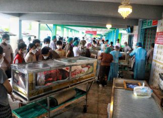 양곤 화장터 수용 초과 인산인해 양곤 화장터