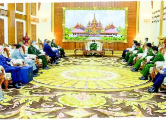 민아웅흘라잉 위원장, 러시아와 태국 대표단 접견 러시아 대표단, 민아웅흘라잉 논의