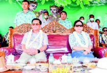 2022년 미얀마 띤잔 물축제, 그들만의 축제 띤잔물축제를 즐기는 민아웅흘라잉 위원장