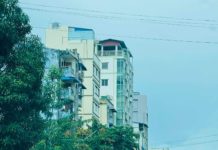 양곤 도로, 오토바이 소매치기 주의 현수막 부착 오토바이 소매치기 경고 현수막