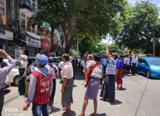 미얀마 사형집행 정치범 유족 자택앞 시위 사형집행된 정치범 유족 자택앞에서 발생한 시위