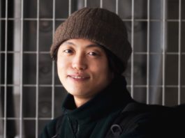 플래시몹 시위 촬영중 체포된 일본인 영화감독