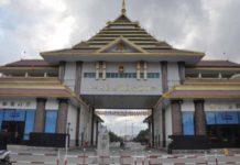 미얀마 국경무역 인코텀즈 조건 변경 명령 무세 지역에 있는 Wang Ding 국경무역게이트