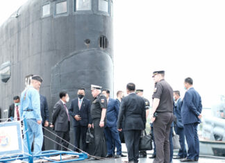 민아웅흘라잉 위원장 러시아 방문, 첫째날 민아웅흘라잉위원장, 러시아 해군 잠수함 정비창 방문