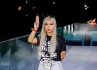 뉴욕 패션쇼 행사에서 미얀마 패션디자이너, 민주화 운동 지지 미얀마 패션 디자이너 Ingyin San