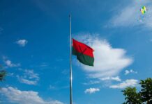 꺼친주 KIA 행사장 공습으로 유명가수 포함 대규모 사상자 발생 꺼친주 공습이후 조기 게양