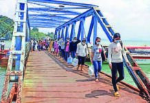 곤경에 처한 미얀마 이주노동자 미얀마 꼬따웅에서 태국으로 가는 이주노동자들