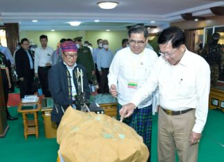 민아웅흘라잉 위원장, 유류 절약을 위해 자전거 타기 장려 꺼친주 영세중소기업인 간담회에 참석한 민아웅흘라잉 위원장