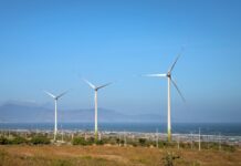 미얀마 전력부, 러시아 지원으로 풍력 발전소 사업 진행 air turbines against ocean and ridge under blue sky