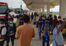 태국 제조업체 근무 미얀마 이주노동자, 체류허가 수수료 분쟁 시위 미얀마 해외취업 노동자들