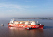 양곤 전력 공급 비상 상황 속에 LNG선 정박, 전기 부족 해결 ‘최후의 희망’ 될까? V-Power Cntic LNG선