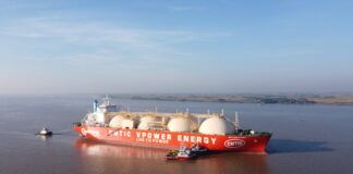 양곤 전력 공급 비상 상황 속에 LNG선 정박, 전기 부족 해결 ‘최후의 희망’ 될까? V-Power Cntic LNG선