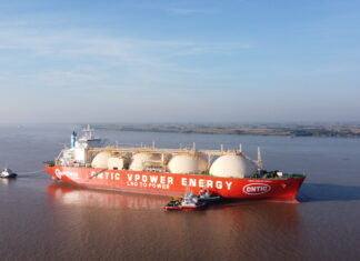 양곤 전력 공급 비상 상황 속에 LNG선 정박, 전기 부족 해결 ‘최후의 희망’ 될까? V-Power Cntic LNG선