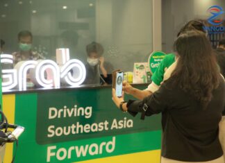 양곤 택시 요금 6개월 만에 2배 급등…서민 발묶여 양곤국제공항에서 운영되는 그랩택시 고객센터