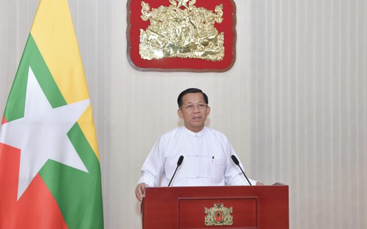 미얀마 신년 기념 축사하는 민아웅흘라잉 위원장