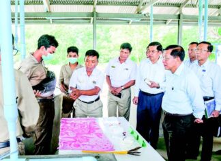 양곤 농축산단지 조성 현장 방문한 민아웅흘라잉 위원장, 농축산 가격 인상 조정 지시 양곤 농축산단지 조성 현장 방문한 민아웅흘라잉