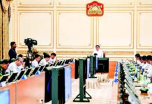 미얀마 정부부처 긴축운영 명령 미얀마 경제진흥위원회 회의에 참석한 민아웅흘라잉