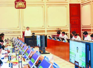 미얀마 경제위원회 회의에 참석한 민아웅흘라잉, 경제 성장률 4% 기대, 2만짯 신권 인플레이션 관련없어… 미얀마 경제위원회 회의에 참석한 민아웅흘라잉