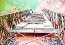 아시아 고속도로 재개 하루만에 부실공사로 폐쇄 유실된 아시아 고속도로 일부 구간 복구현장