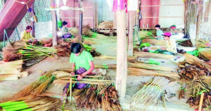 미얀마산 빗자루 제조