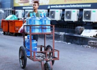 미얀마 식수 가격도 계속 인상, 원인은? 미얀마 가정에서 주로 사용하는 20리터 식수통