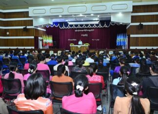 민아웅흘라잉 위원장, 전문기술대학 교육 강조 양곤서부대학교를 시찰한 민아웅흘라잉 위원장