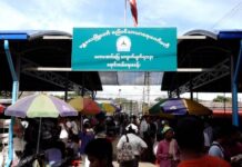 만달레이 침묵시위 휴업한 상가 처벌