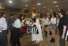 네피도 띤잔 축제 공연을 위한 K-Pop 연예인들 양곤 도착 네피도 띤잔 축제 공연을 위해 방문한 한국 공연단