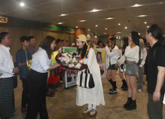 네피도 띤잔 축제 공연을 위한 K-Pop 연예인들 양곤 도착 네피도 띤잔 축제 공연을 위해 방문한 한국 공연단