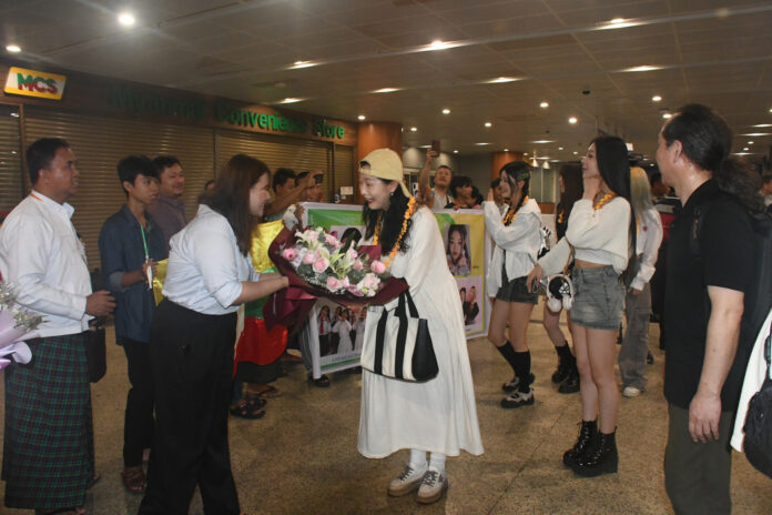 네피도 띤잔 축제 공연을 위해 방문한 한국 공연단