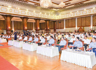 제3차 기업인 수해성금행사에 참석한 민아웅흘라잉, 양곤에서 여러 행사 참석