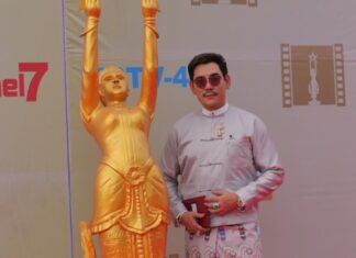 친군부배우 자택 폭탄 공격