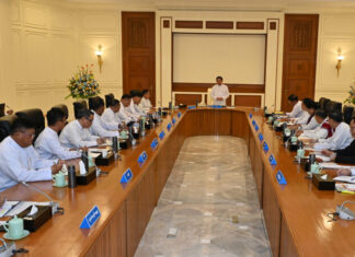 미얀마 국가관리위원회 회의 참석한 민아웅흘라잉 위원장, 중국 정부는 우리 편…