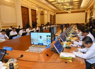 미얀마 연방정부회의 참석한 민아웅흘라잉, 미얀마 재선거 준비 논의