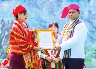 제77주년 친 국경일 기념식…정반대 행보 보인 두 세력