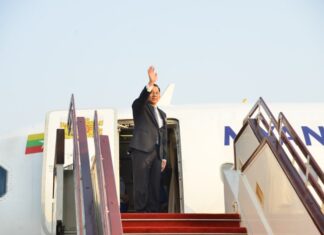 민아웅흘라잉 위원장, 러시아 방문 착수… 경제 및 무기 거래 논의 전망