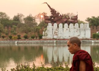 미얀마 지진 사망자 3,901명에 달해…인프라 피해 및 구조 작업에 어려움