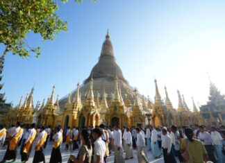 미얀마 신년 축하, 쉐다곤 파고다와 전국에서 펼쳐진 전통 의식들