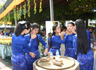 미얀마 전통 띤잔 축제 소규모 개최