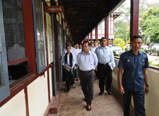 민아웅흘라잉 사령관, 교육 부문 개선 강조하며 “사회 문제의 근본 원인은 학문적 부족”