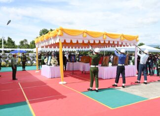 미얀마 전 대통령 대행 Myint Swe 국장으로 성대하게 거행