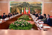 민아웅흘라잉 위원장, 중국서 라오스 대통령과 회동…국경·군사협력 논의로 국제 여론 주목