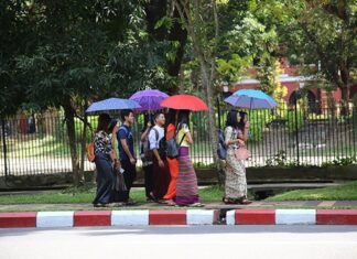 테러 위협 속에서도 양곤 대학 등록률 ‘3배 폭증’ 현황 포착, ‘공포’를 이긴 ‘교육열’의 실체!